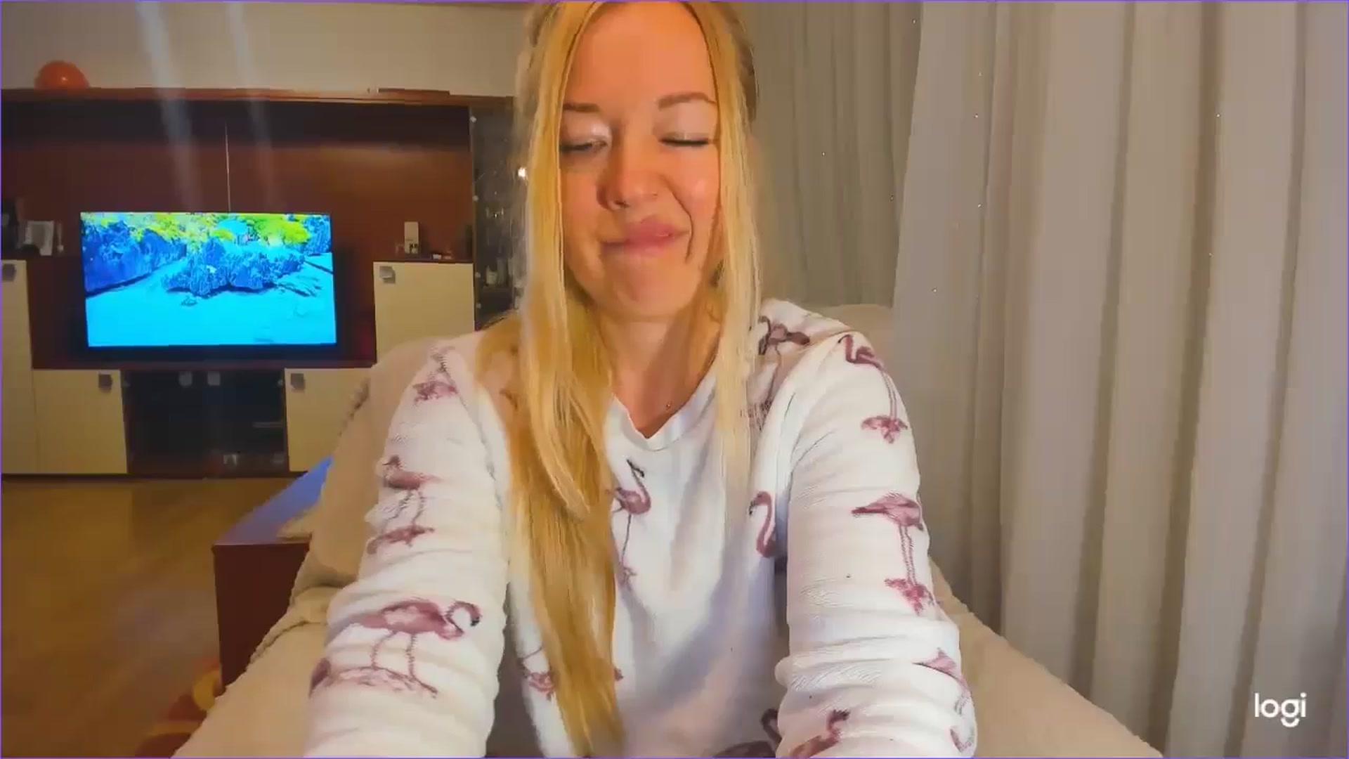 Gallery image thumbnail from FlamingoDream's myfreecams stream on, 11/14/2024, 01:48 image 5 of 20