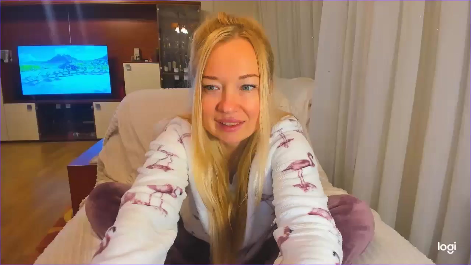 Gallery image thumbnail from FlamingoDream's myfreecams stream on, 11/14/2024, 03:23 image 19 of 20