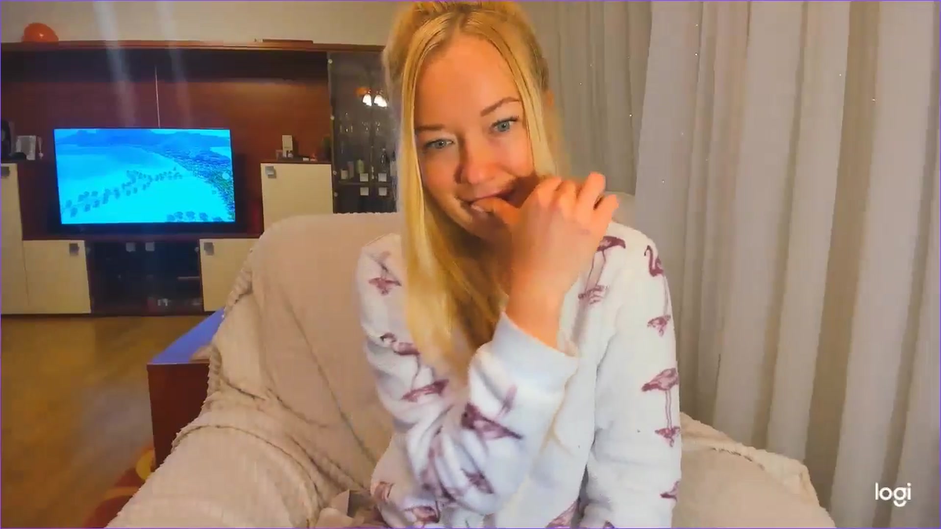 Gallery image thumbnail from FlamingoDream's myfreecams stream on, 11/14/2024, 03:23 image 13 of 20
