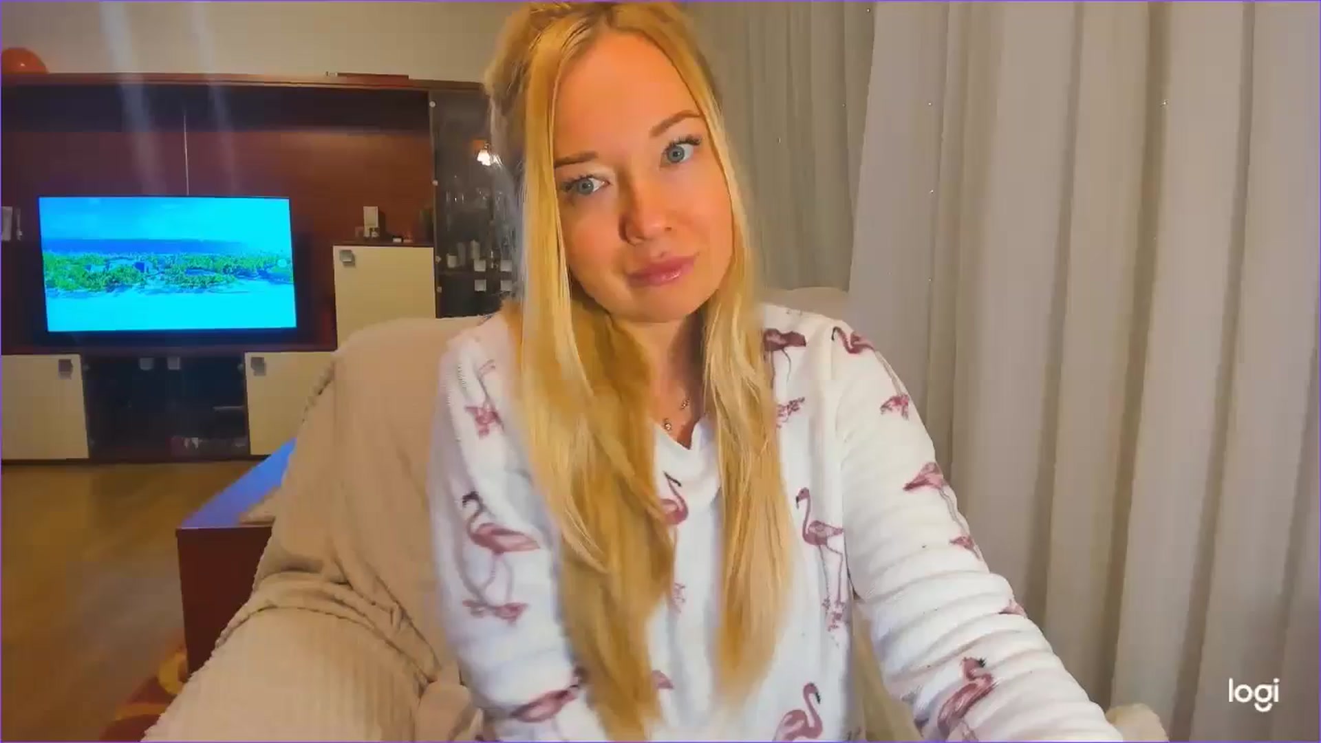 Gallery image thumbnail from FlamingoDream's myfreecams stream on, 11/14/2024, 03:23 image 1 of 20