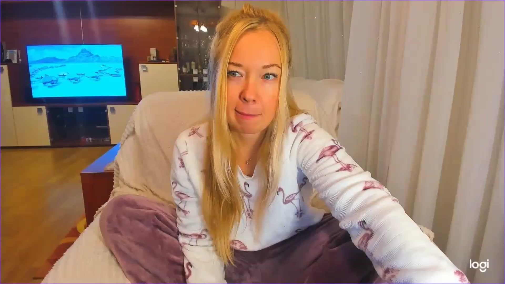 Gallery image thumbnail from FlamingoDream's myfreecams stream on, 11/14/2024, 03:23 image 12 of 20