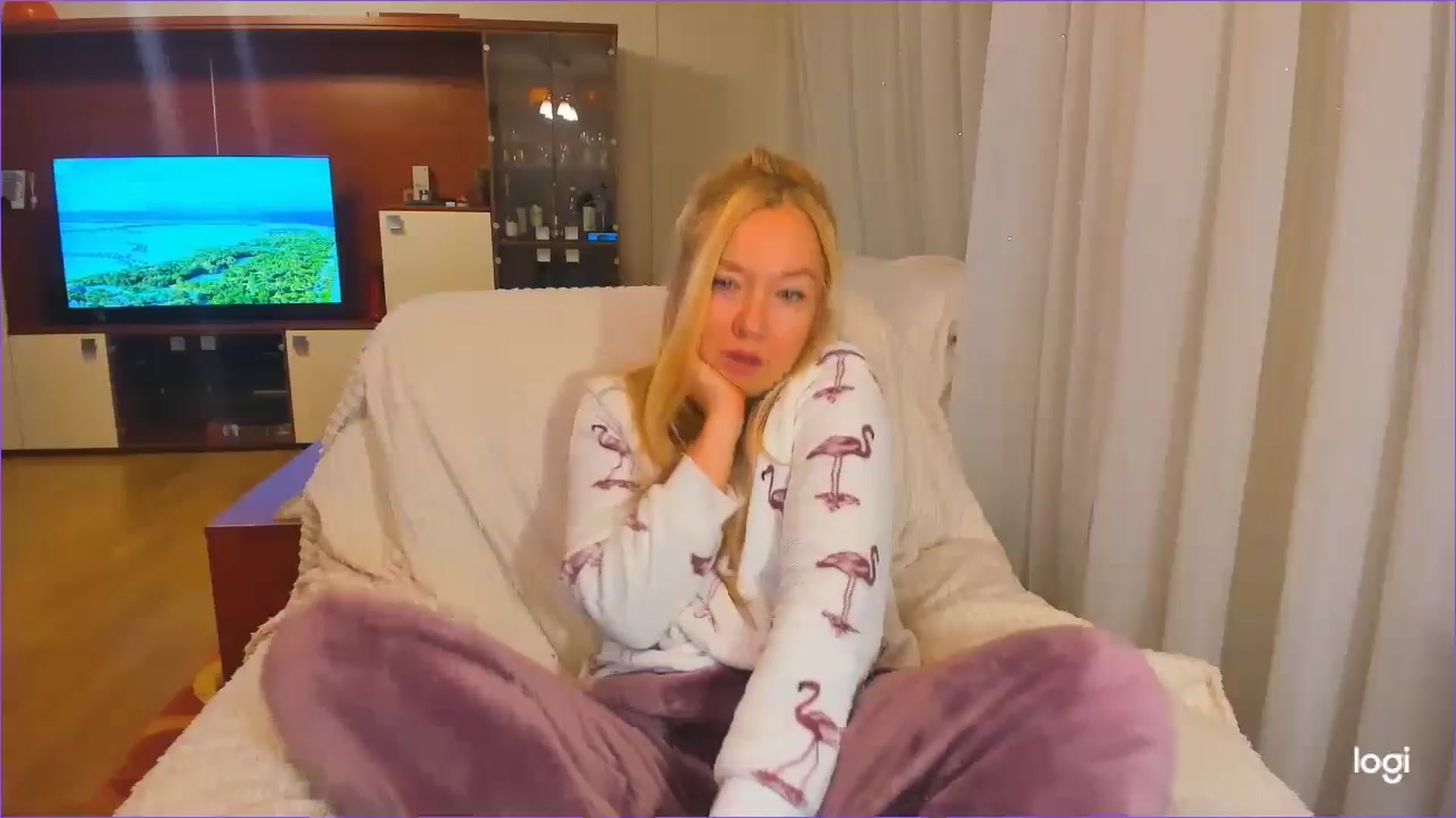 Gallery image thumbnail from FlamingoDream's myfreecams stream on, 11/14/2024, 03:23 image 16 of 20