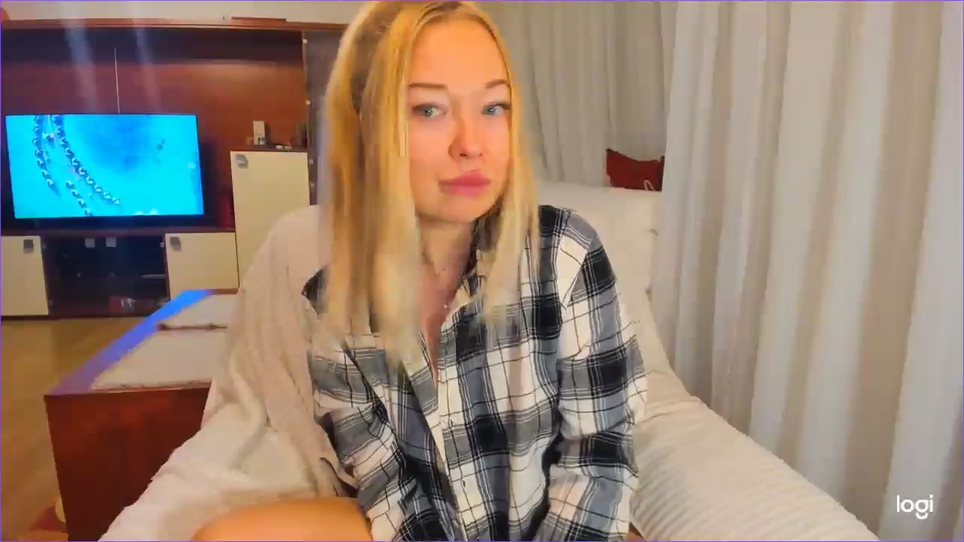 Gallery image thumbnail from FlamingoDream's myfreecams stream on, 11/15/2024, 03:50 image 16 of 20
