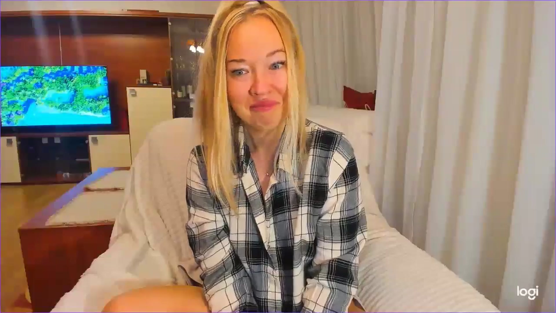 Gallery image thumbnail from FlamingoDream's myfreecams stream on, 11/15/2024, 03:50 image 19 of 20