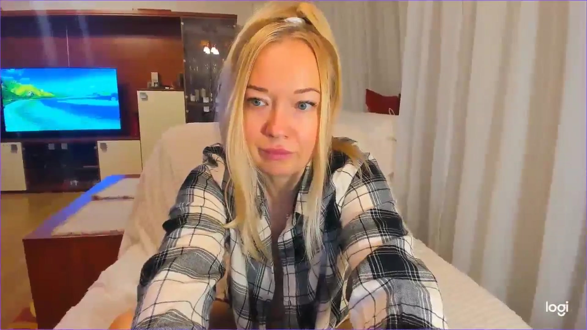 Gallery image thumbnail from FlamingoDream's myfreecams stream on, 11/15/2024, 03:50 image 20 of 20