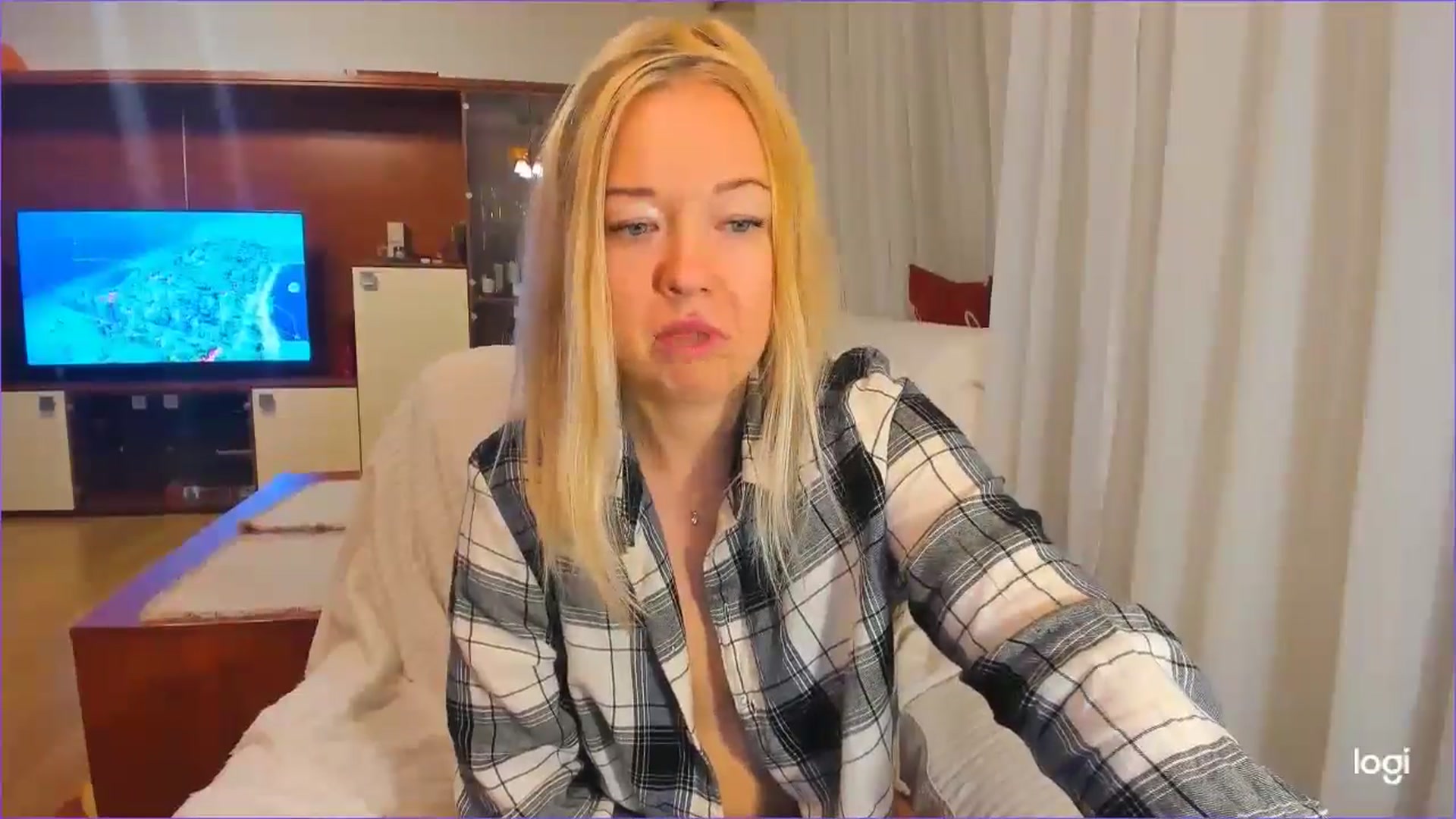 Gallery image thumbnail from FlamingoDream's myfreecams stream on, 11/15/2024, 03:50 image 9 of 20