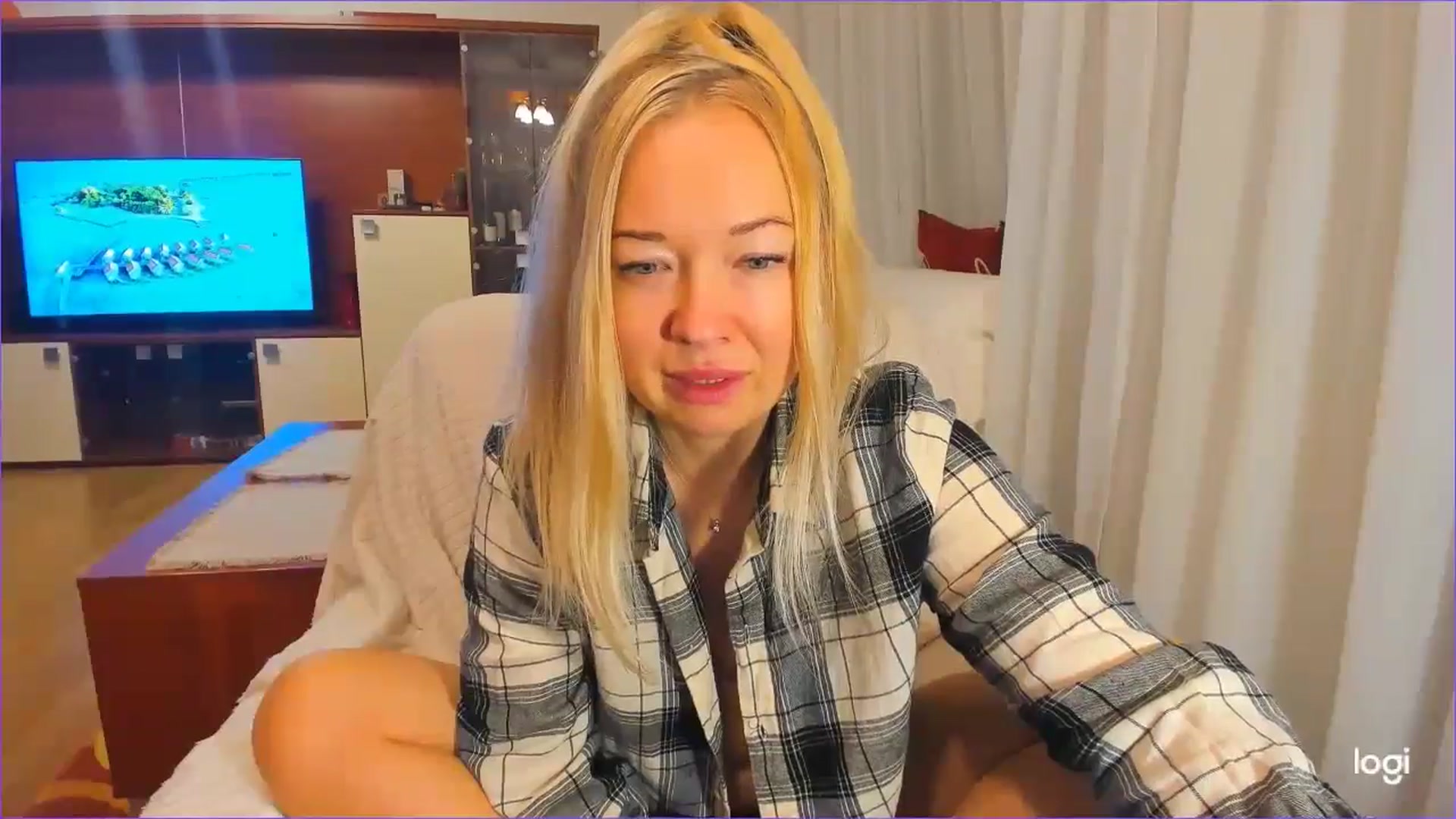 Gallery image thumbnail from FlamingoDream's myfreecams stream on, 11/15/2024, 03:50 image 11 of 20