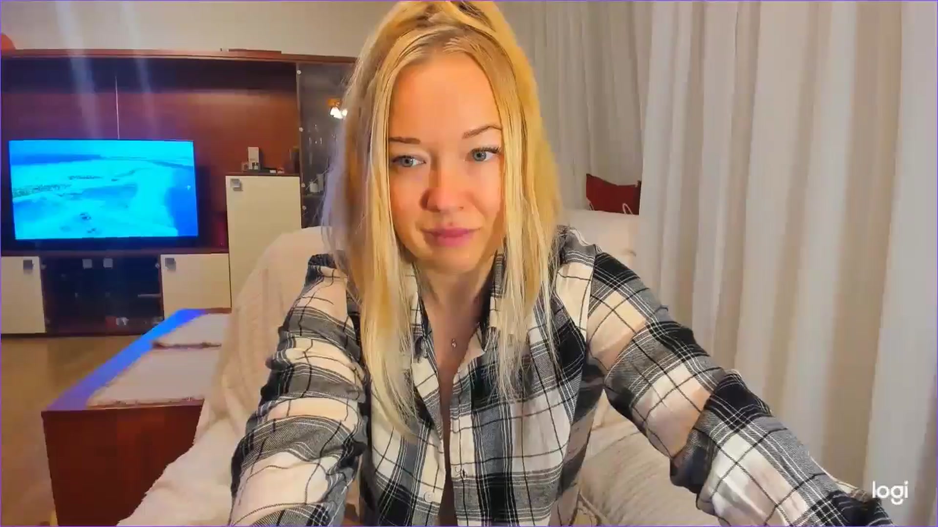 Gallery image thumbnail from FlamingoDream's myfreecams stream on, 11/15/2024, 03:50 image 13 of 20