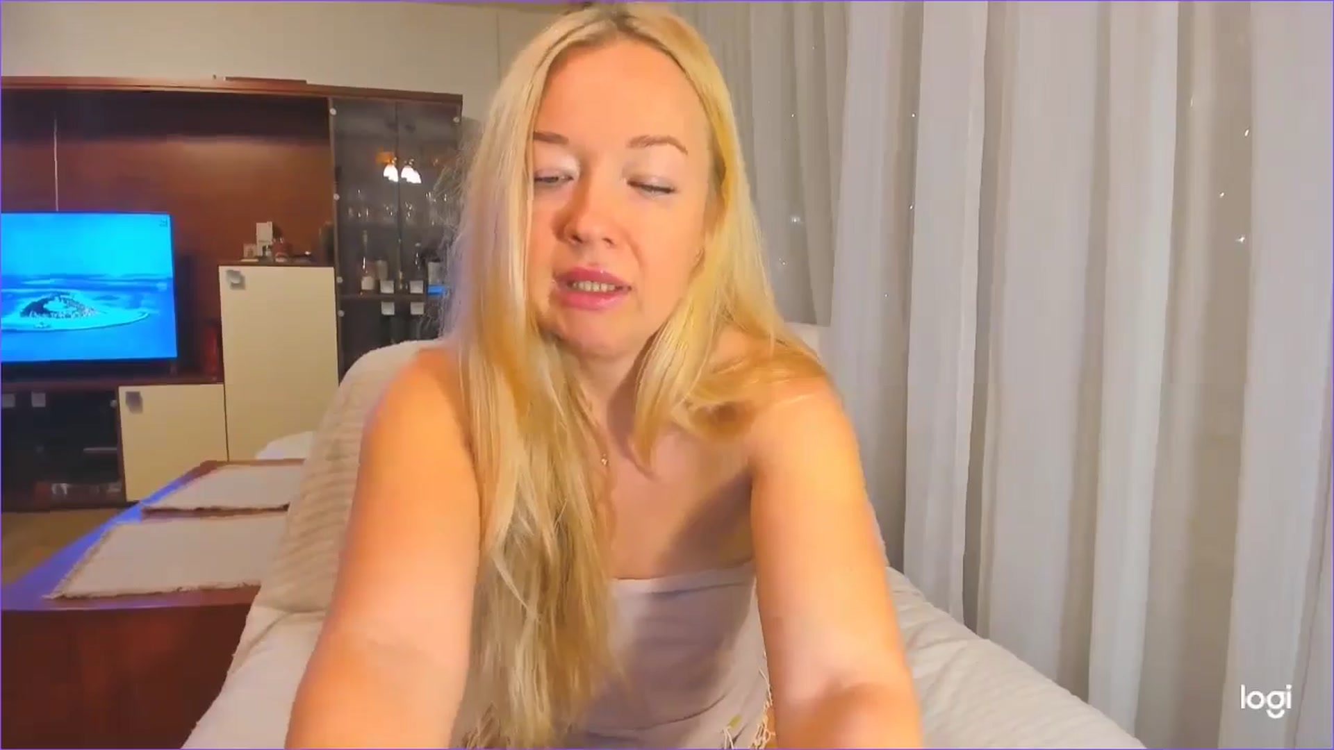 Gallery image thumbnail from FlamingoDream's myfreecams stream on, 11/18/2024, 21:43 image 6 of 20