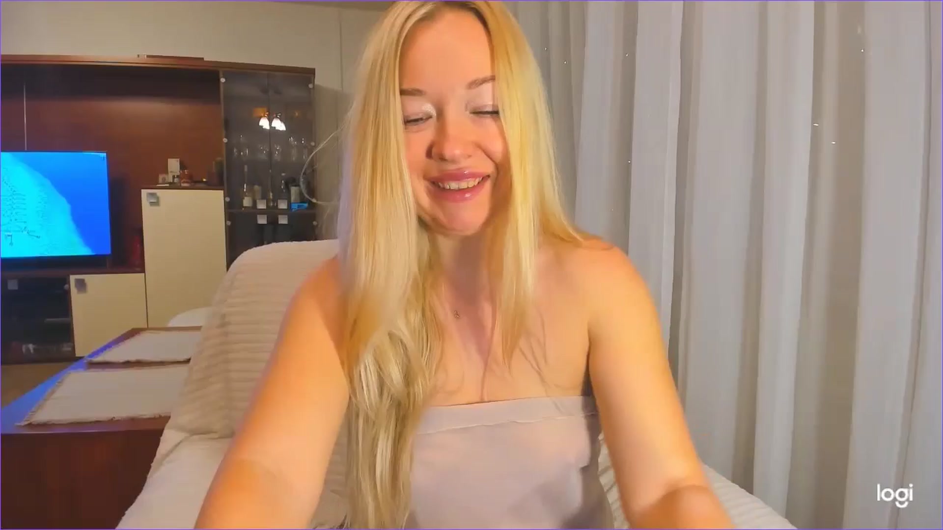 Gallery image thumbnail from FlamingoDream's myfreecams stream on, 11/18/2024, 21:43 image 11 of 20