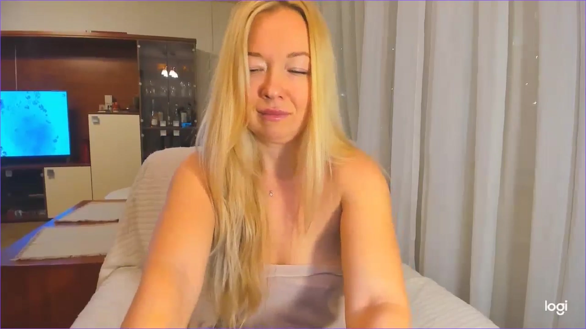 Gallery image thumbnail from FlamingoDream's myfreecams stream on, 11/18/2024, 21:43 image 18 of 20