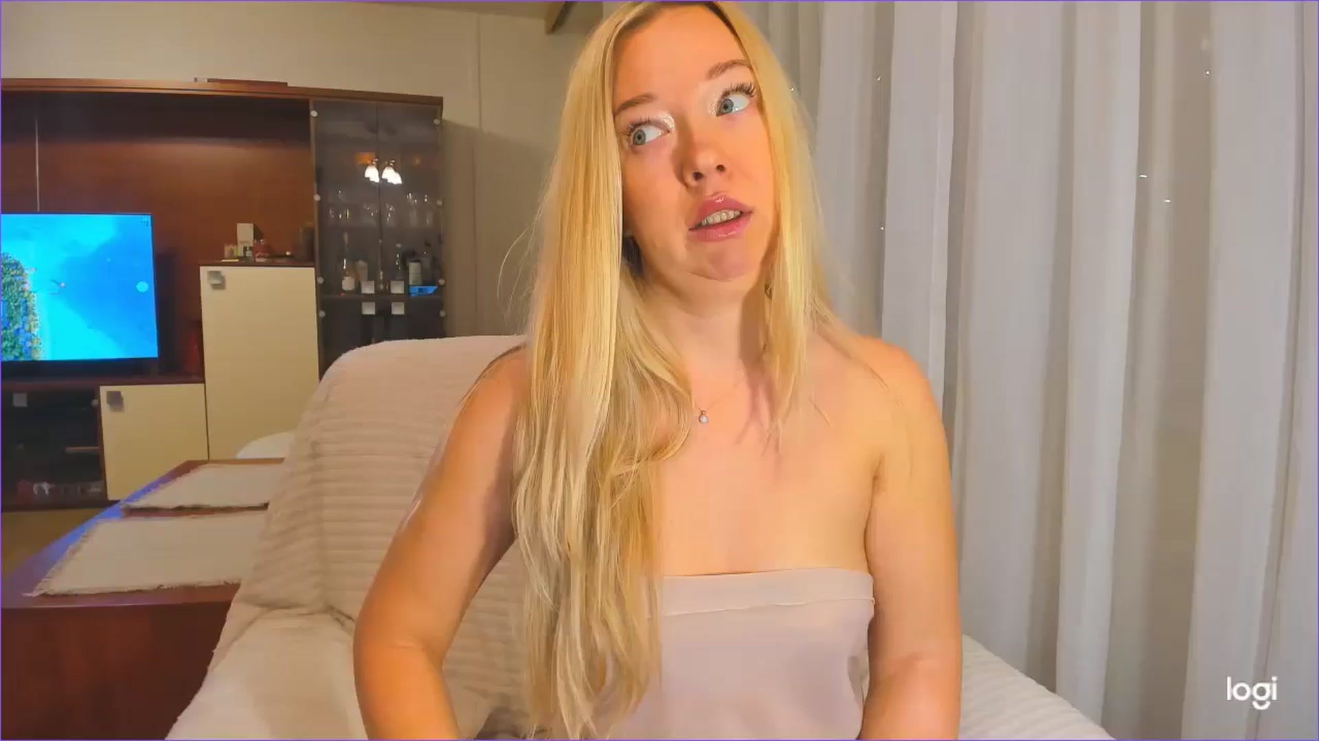 Gallery image thumbnail from FlamingoDream's myfreecams stream on, 11/18/2024, 21:43 image 14 of 20