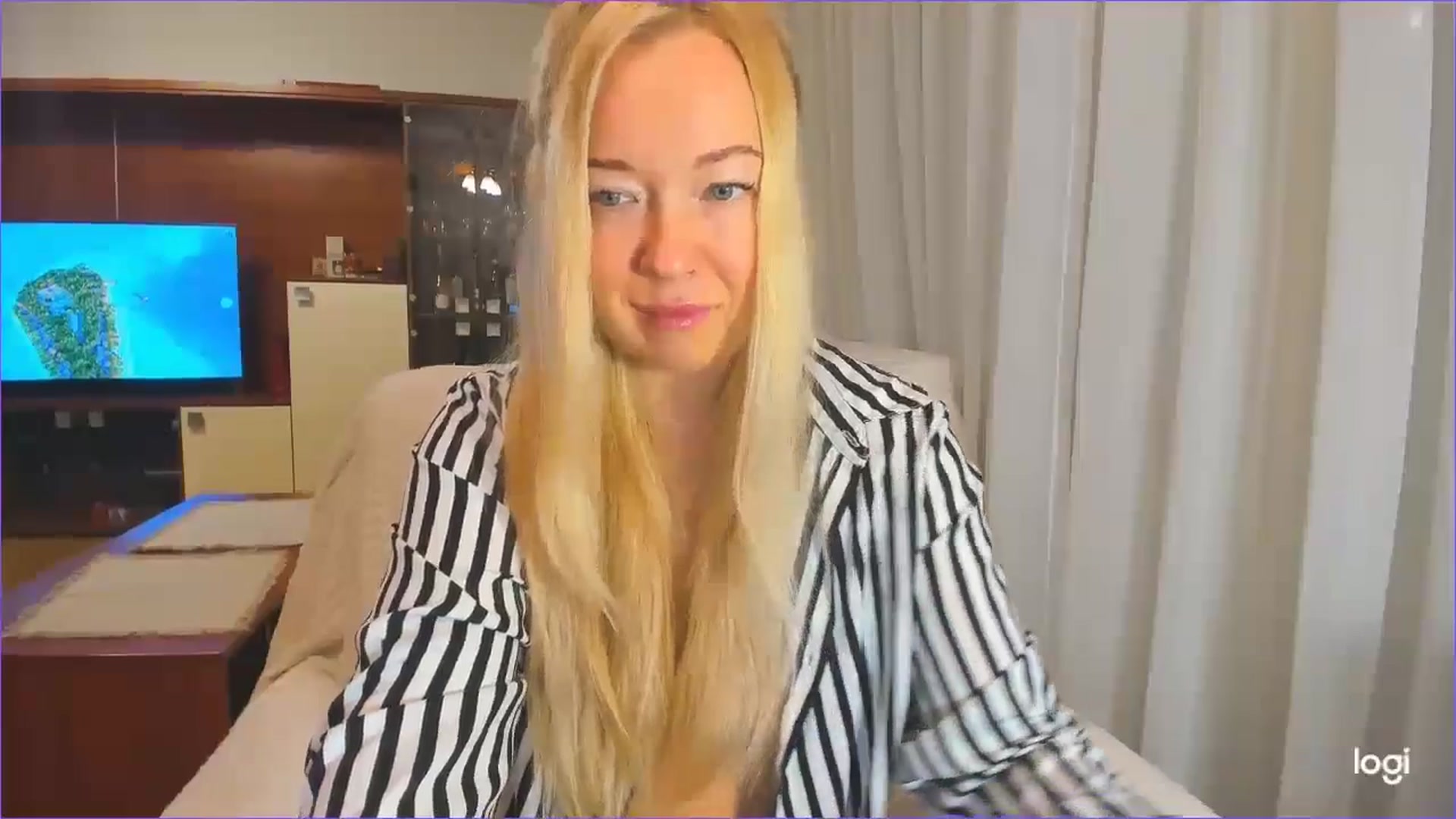 Gallery image thumbnail from FlamingoDream's myfreecams stream on, 11/20/2024, 24:16 image 6 of 20