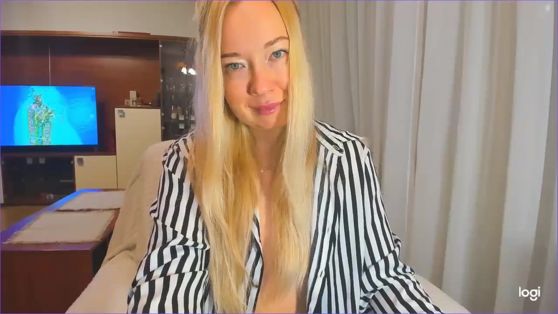 Gallery image thumbnail from FlamingoDream's myfreecams stream on, 11/20/2024, 24:16 image 5 of 20