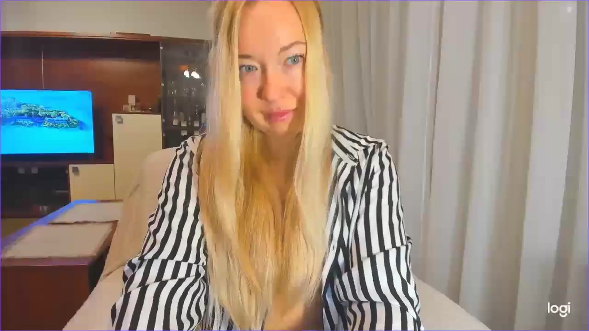Gallery image thumbnail from FlamingoDream's myfreecams stream on, 11/20/2024, 24:16 image 7 of 20
