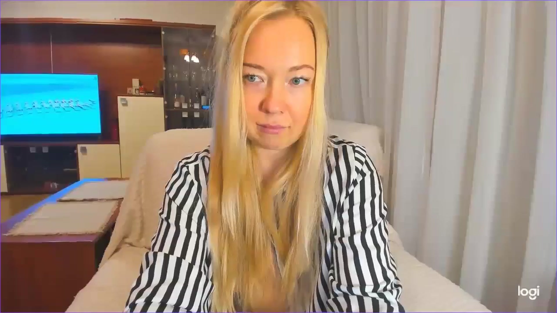 Gallery image thumbnail from FlamingoDream's myfreecams stream on, 11/20/2024, 24:15 image 14 of 20