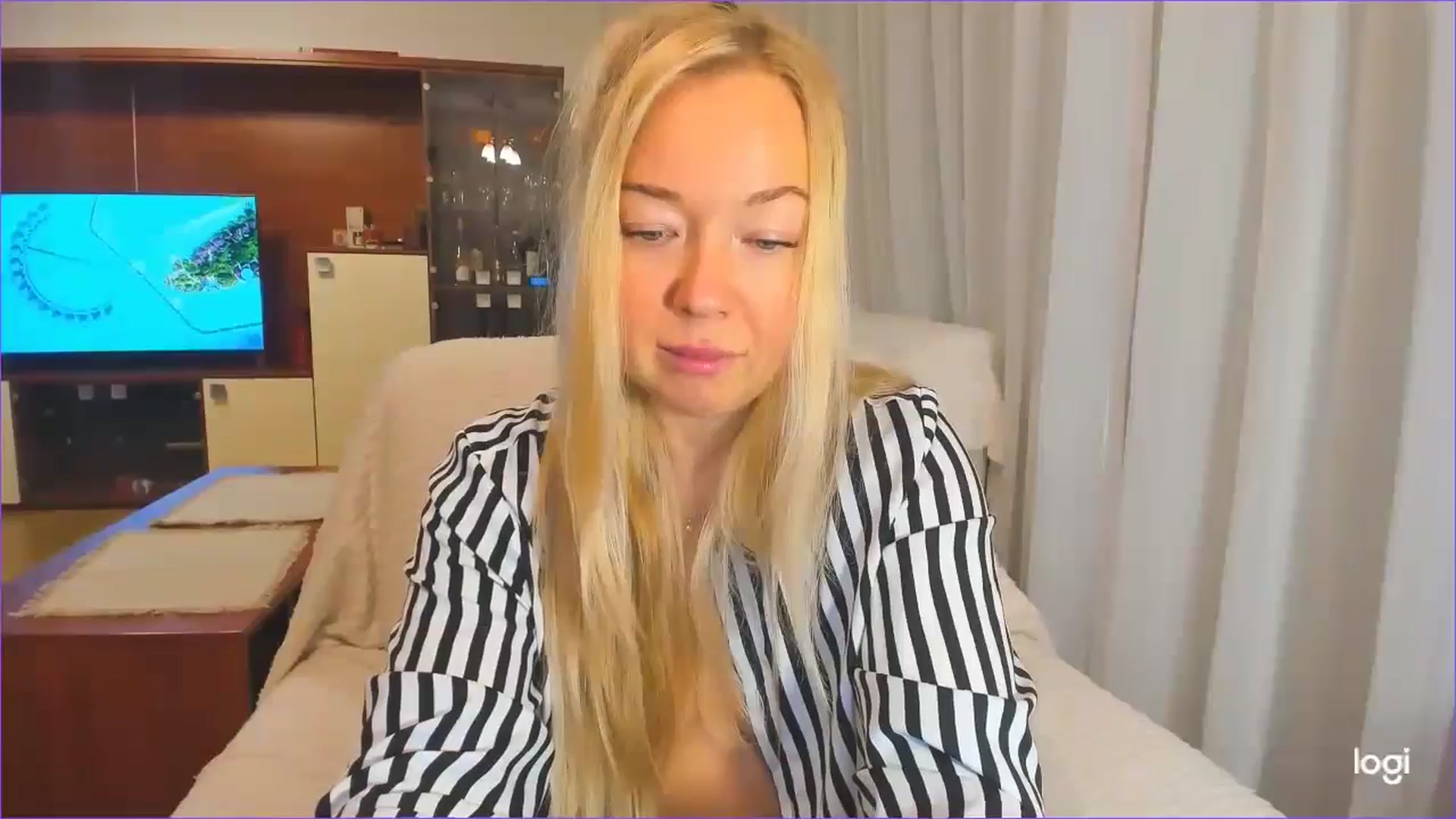 Gallery image thumbnail from FlamingoDream's myfreecams stream on, 11/20/2024, 24:15 image 12 of 20
