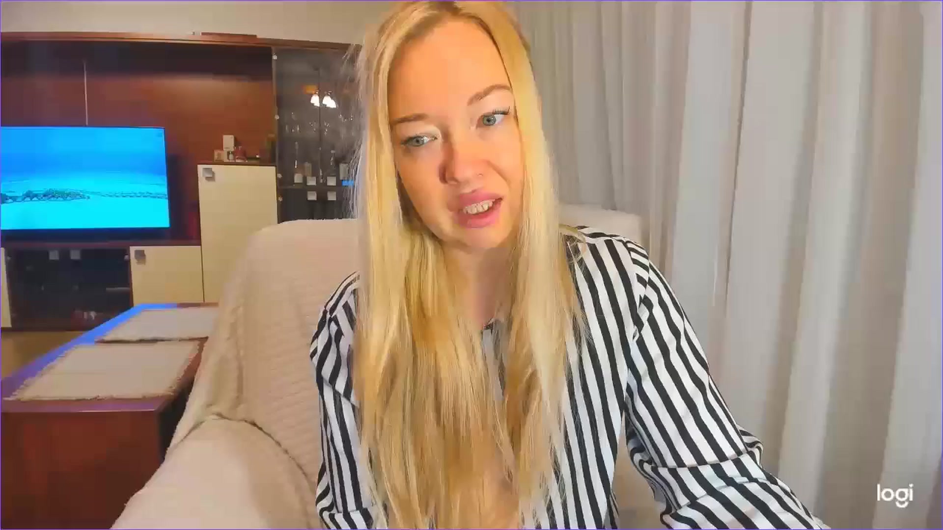 Gallery image thumbnail from FlamingoDream's myfreecams stream on, 11/20/2024, 24:15 image 18 of 20