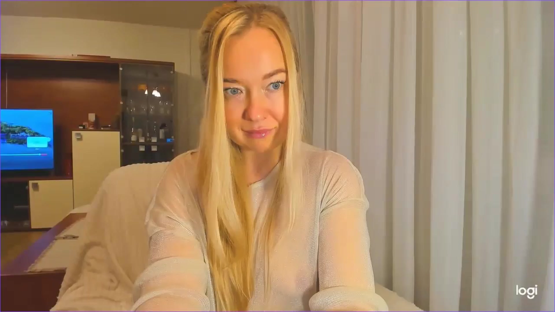 Gallery image thumbnail from FlamingoDream's myfreecams stream on, 11/21/2024, 21:56 image 17 of 20
