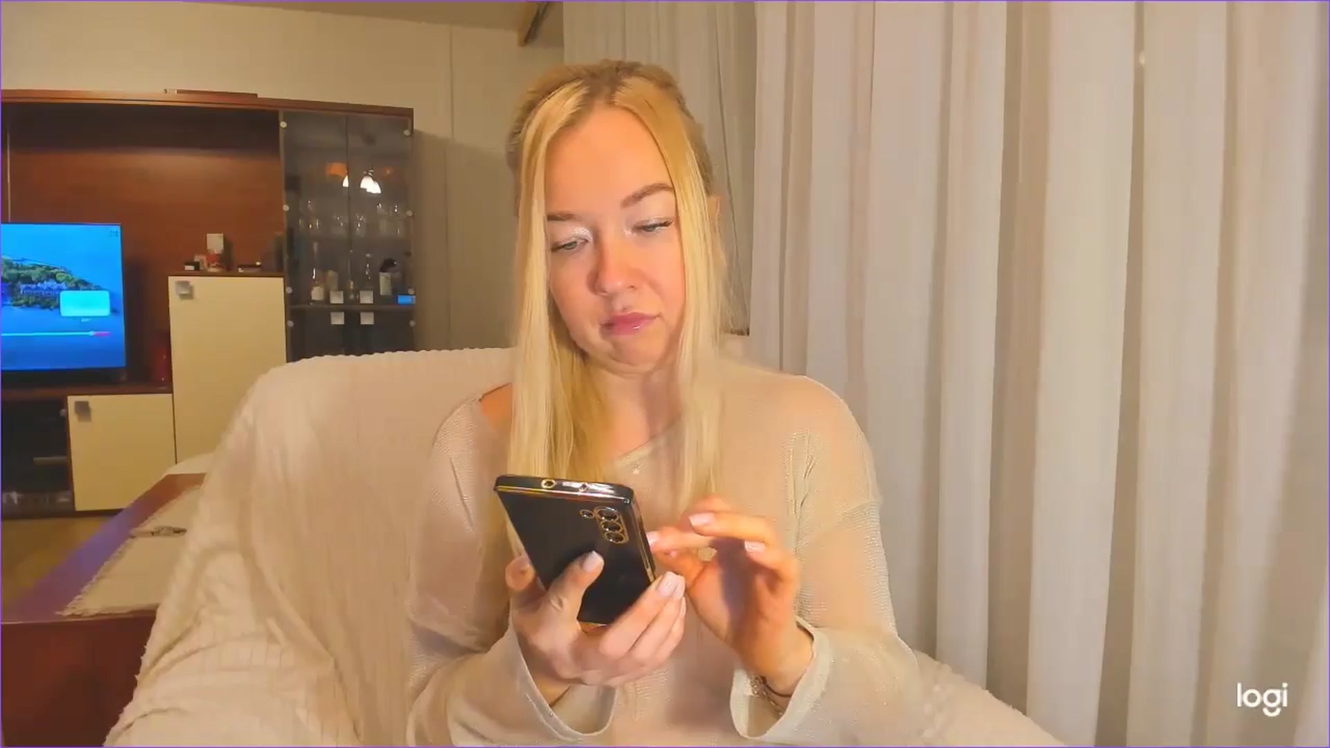 Gallery image thumbnail from FlamingoDream's myfreecams stream on, 11/21/2024, 21:56 image 19 of 20