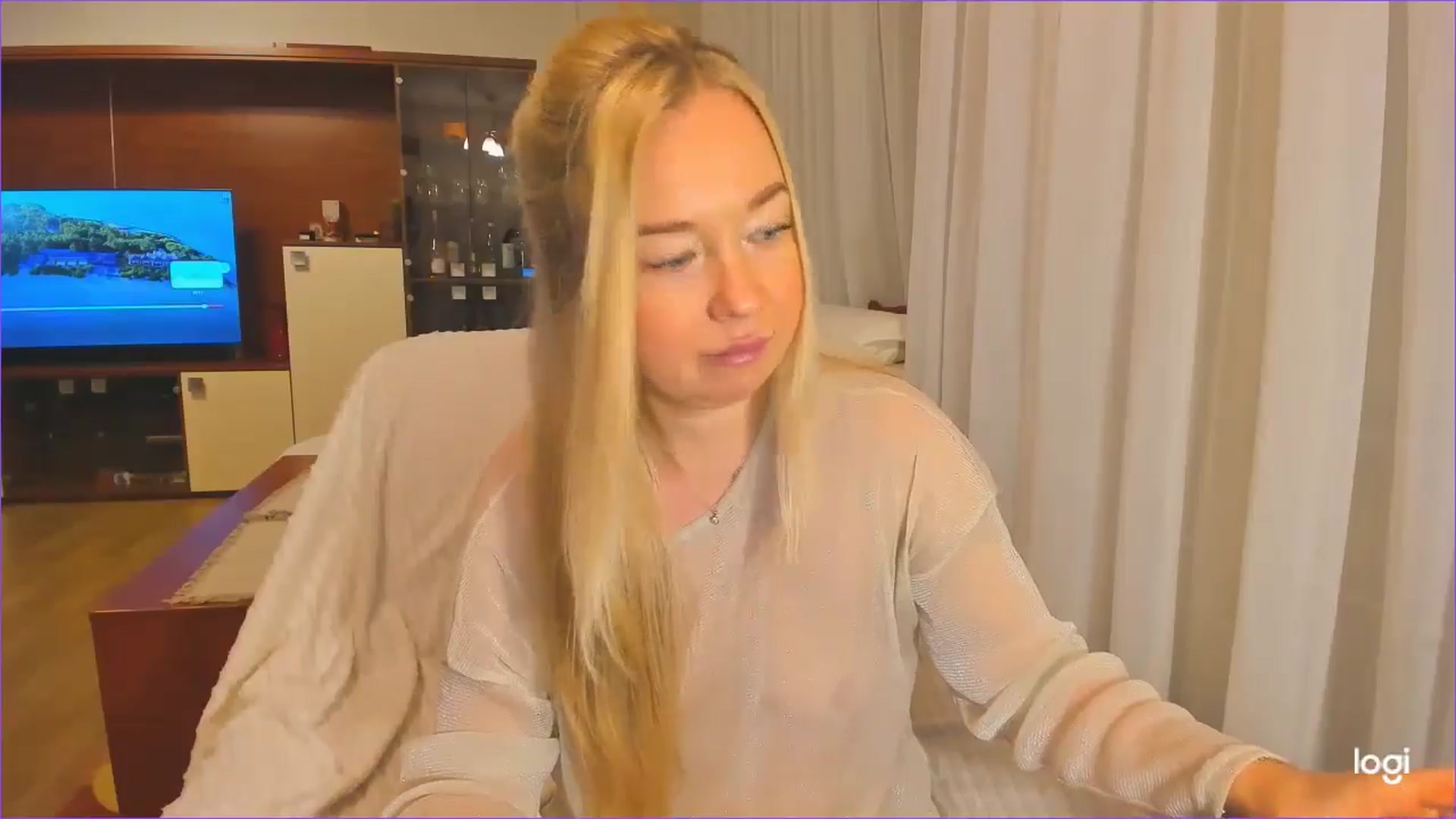 Gallery image thumbnail from FlamingoDream's myfreecams stream on, 11/21/2024, 23:23 image 16 of 20