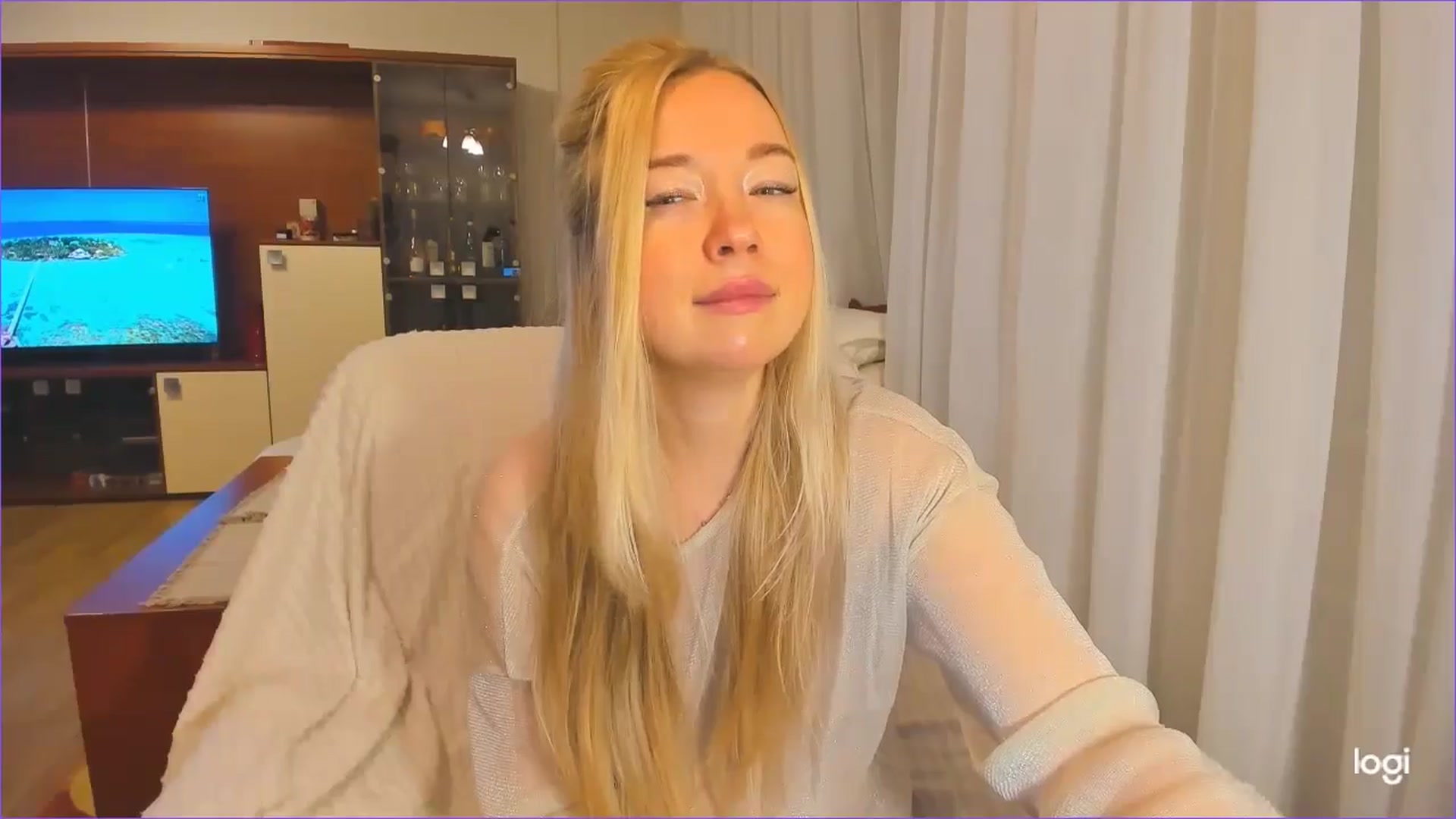Gallery image thumbnail from FlamingoDream's myfreecams stream on, 11/21/2024, 23:23 image 18 of 20