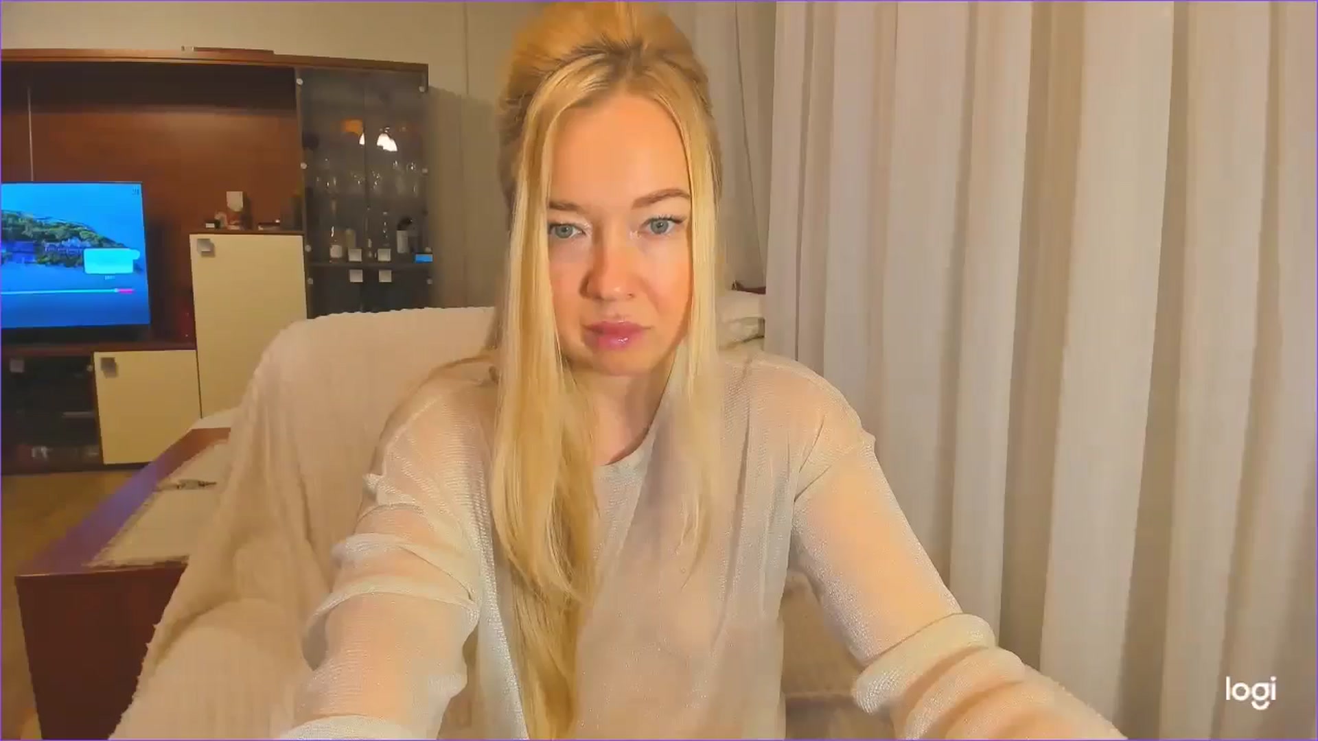 Gallery image thumbnail from FlamingoDream's myfreecams stream on, 11/21/2024, 23:23 image 4 of 20