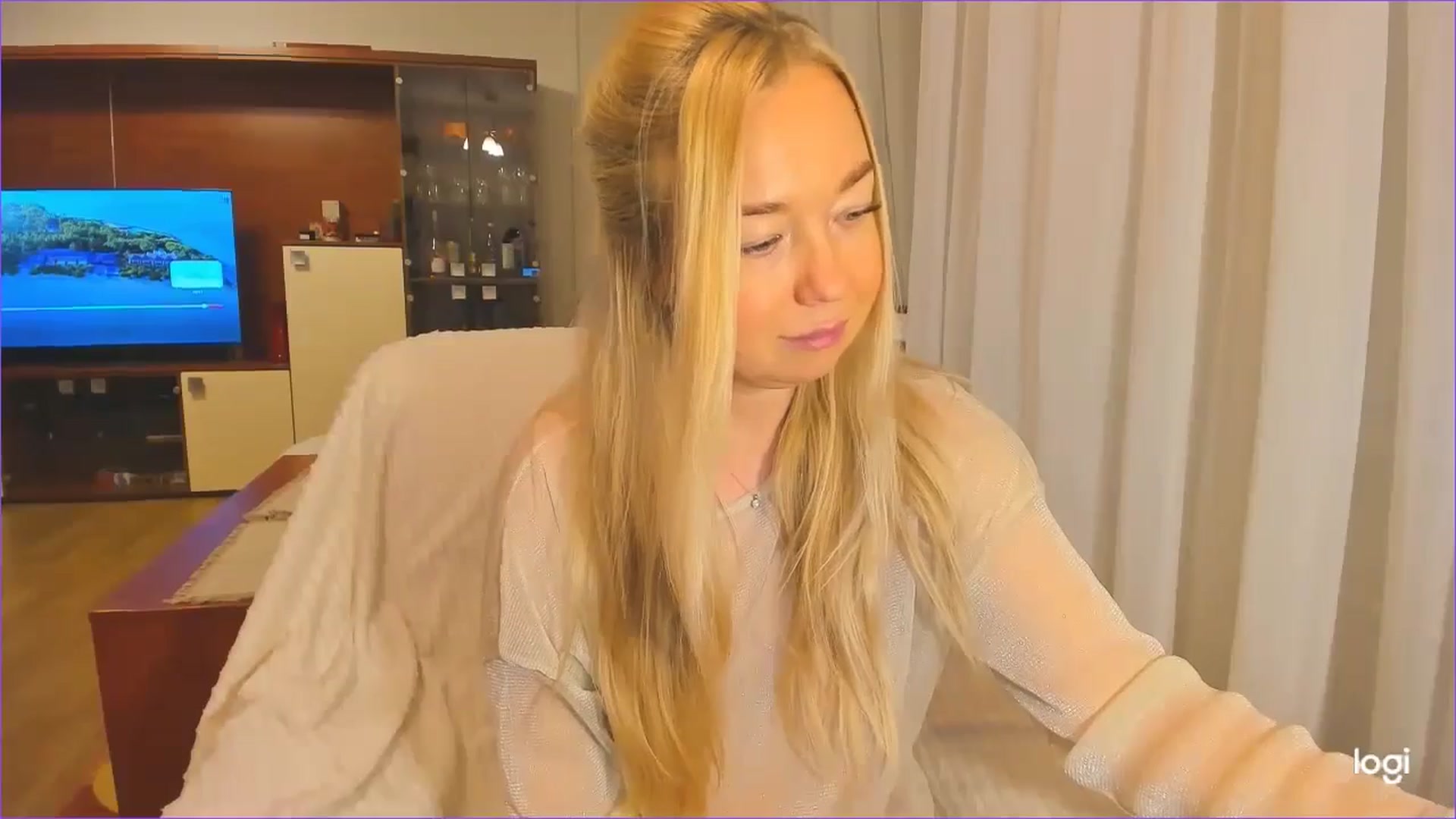 Gallery image thumbnail from FlamingoDream's myfreecams stream on, 11/21/2024, 23:23 image 17 of 20