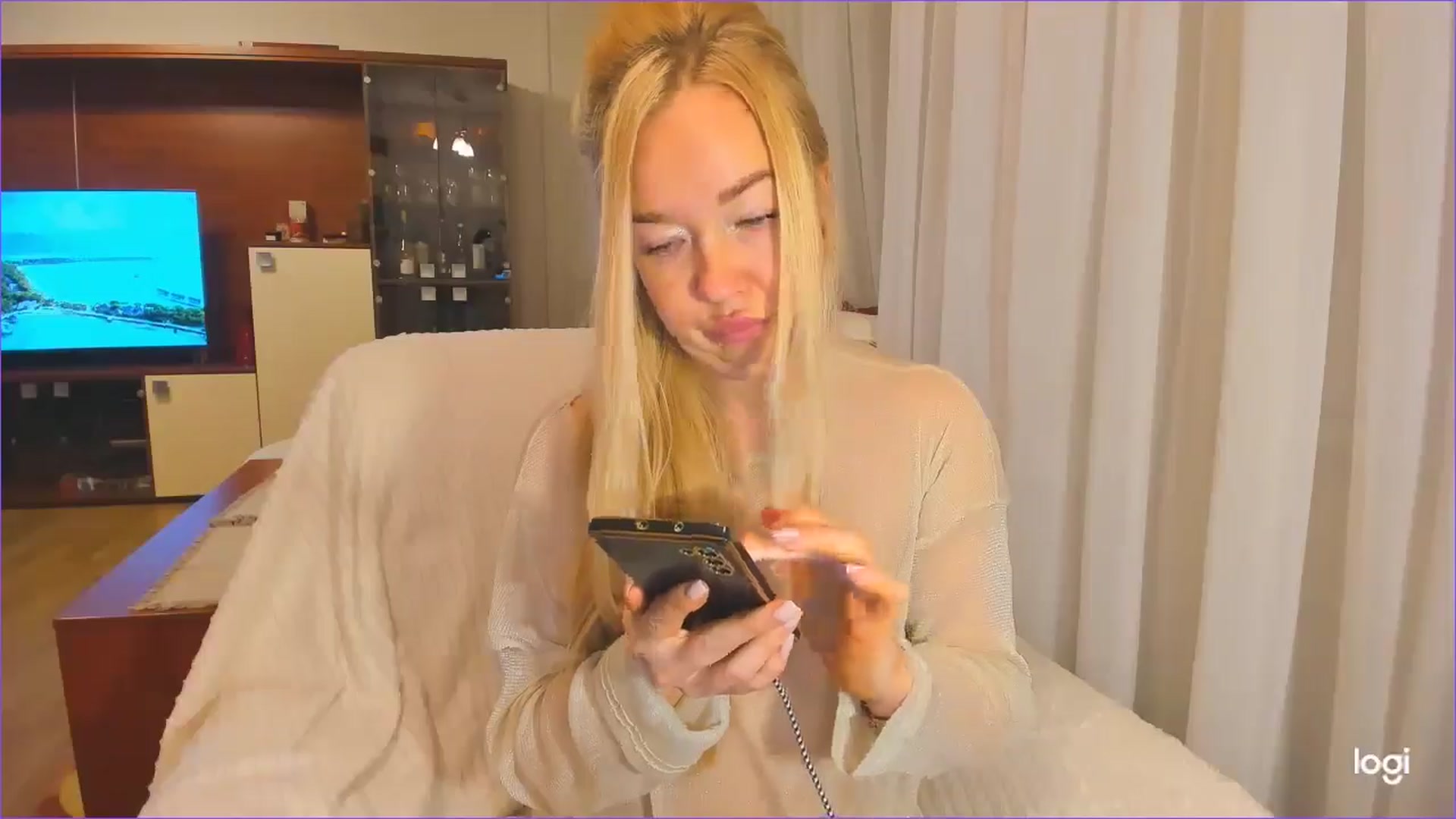 Gallery image thumbnail from FlamingoDream's myfreecams stream on, 11/21/2024, 23:45 image 20 of 20