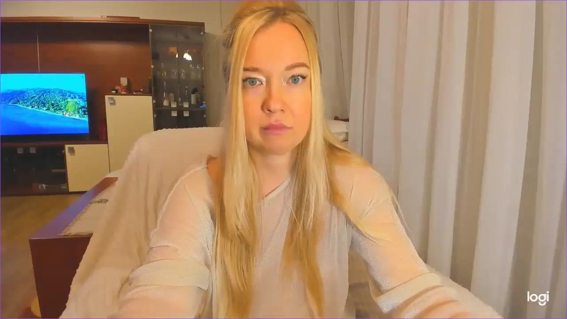 Gallery image thumbnail from FlamingoDream's myfreecams stream on, 11/21/2024, 23:45 image 9 of 20
