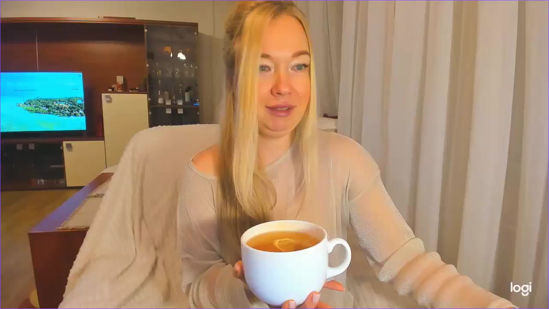 Gallery image thumbnail from FlamingoDream's myfreecams stream on, 11/21/2024, 23:45 image 6 of 20