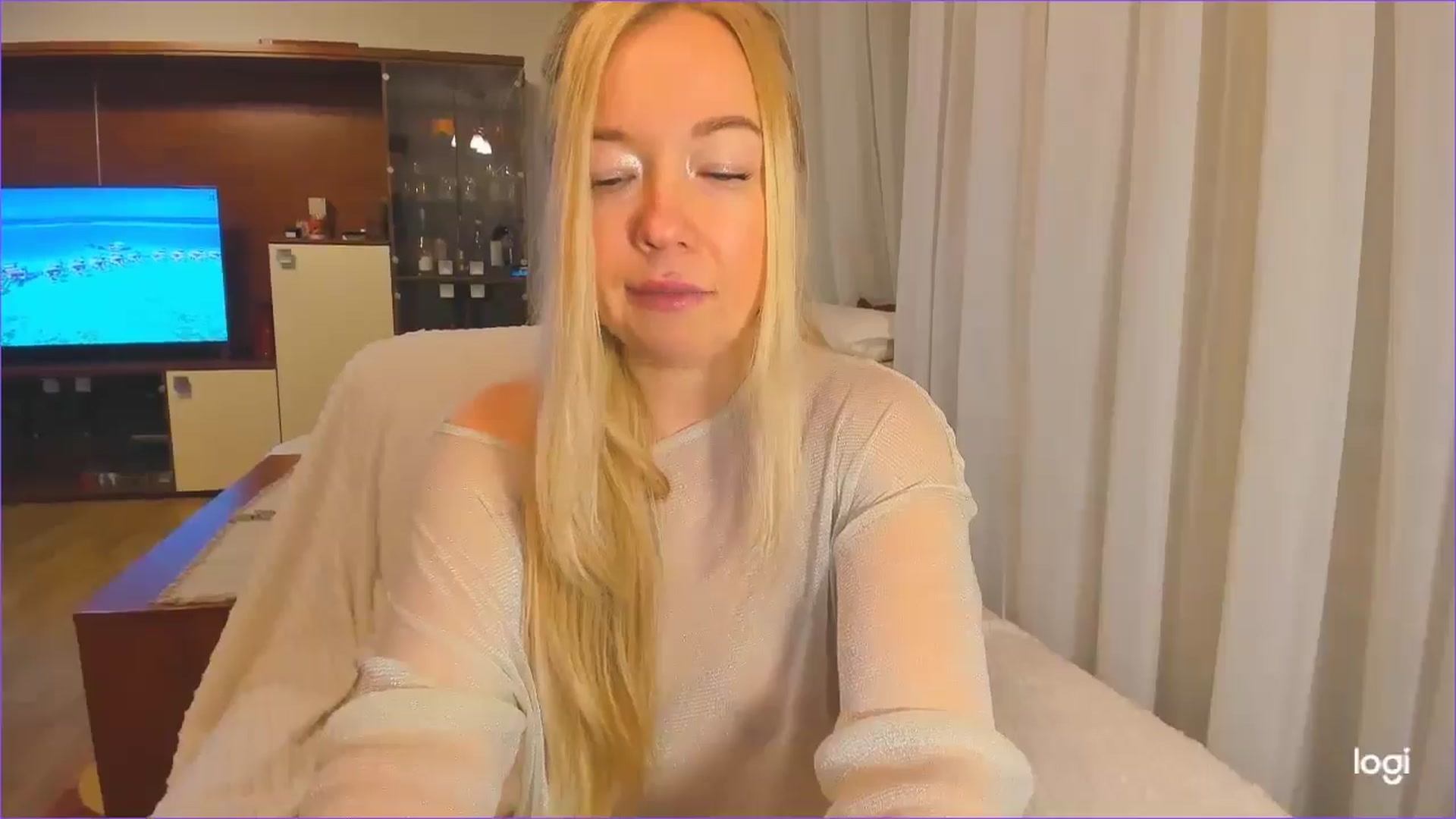 Gallery image thumbnail from FlamingoDream's myfreecams stream on, 11/21/2024, 23:45 image 4 of 20