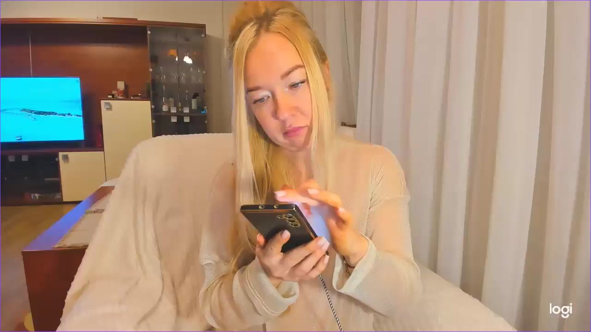 Gallery image thumbnail from FlamingoDream's myfreecams stream on, 11/21/2024, 23:45 image 19 of 20