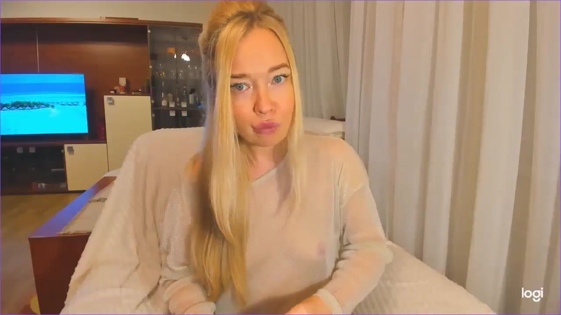 Gallery image thumbnail from FlamingoDream's myfreecams stream on, 11/21/2024, 23:45 image 14 of 20