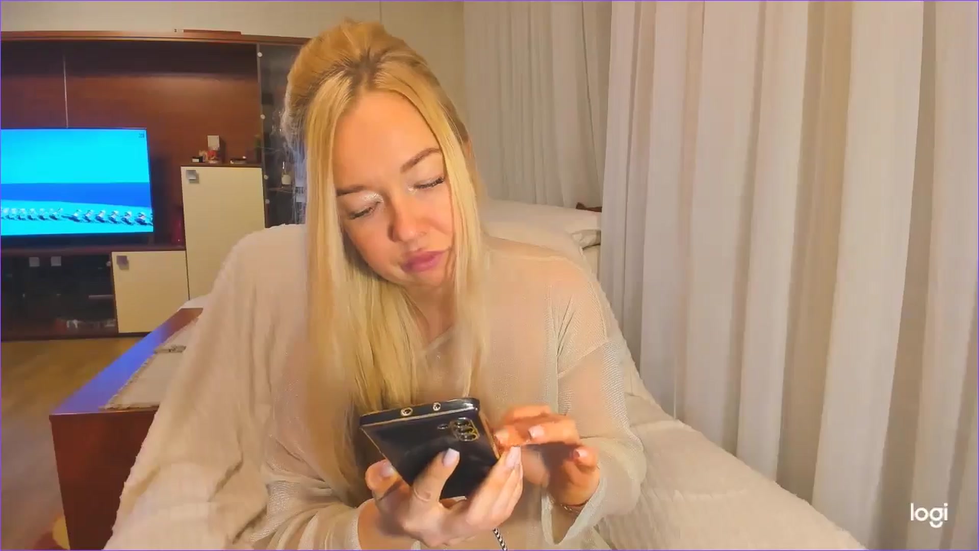 Gallery image thumbnail from FlamingoDream's myfreecams stream on, 11/21/2024, 23:45 image 13 of 20