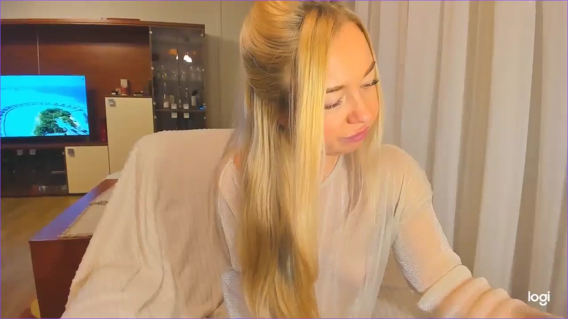 Gallery image thumbnail from FlamingoDream's myfreecams stream on, 11/21/2024, 23:45 image 15 of 20