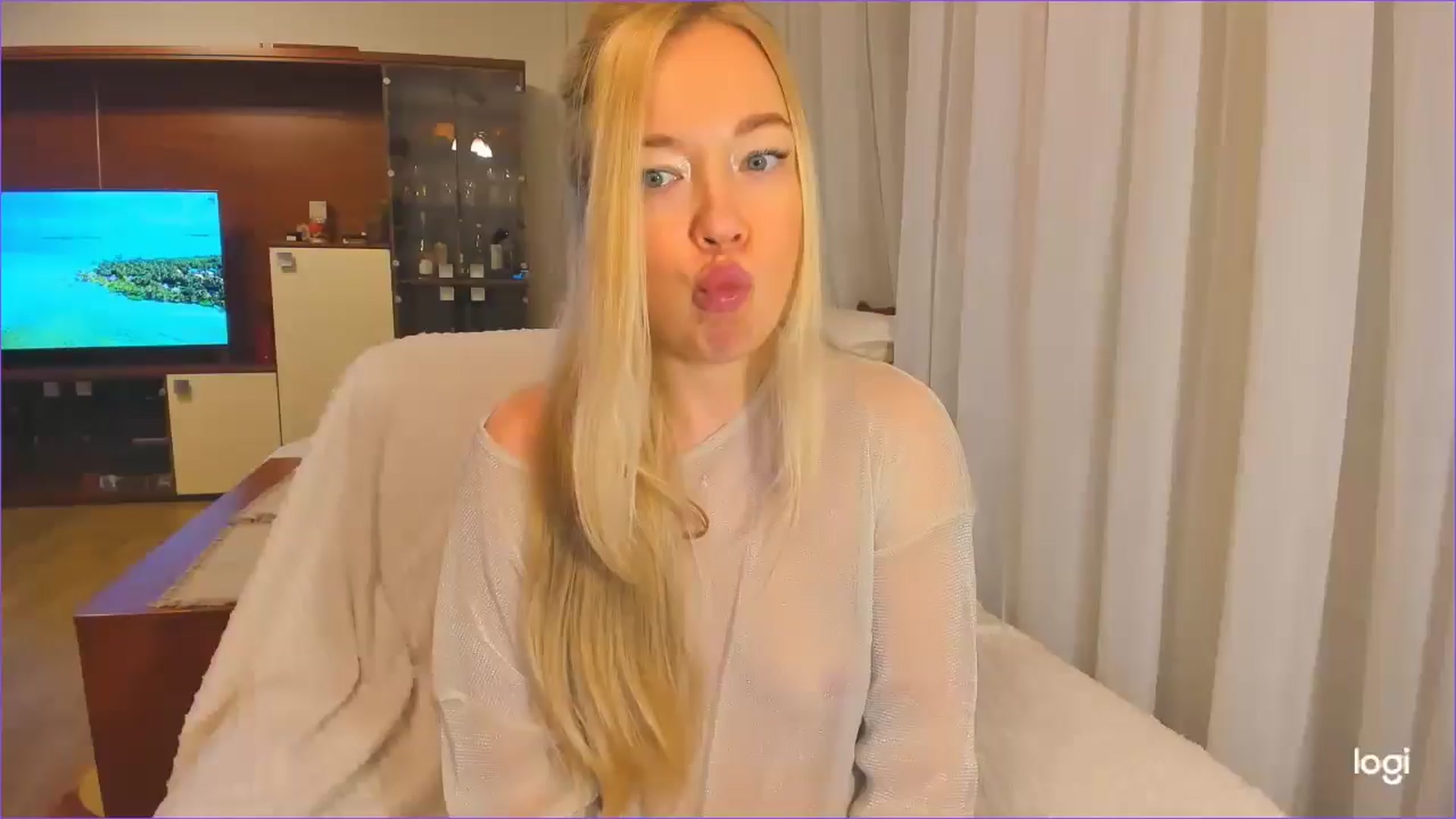 Gallery image thumbnail from FlamingoDream's myfreecams stream on, 11/21/2024, 23:45 image 5 of 20