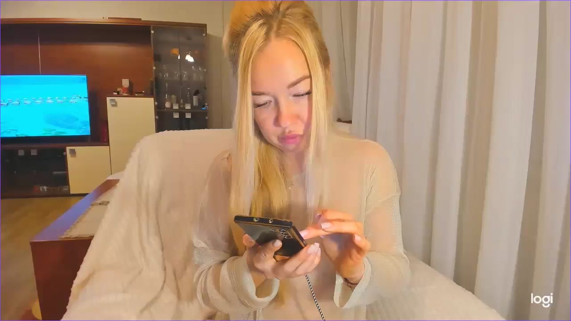 Gallery image thumbnail from FlamingoDream's myfreecams stream on, 11/21/2024, 23:45 image 17 of 20