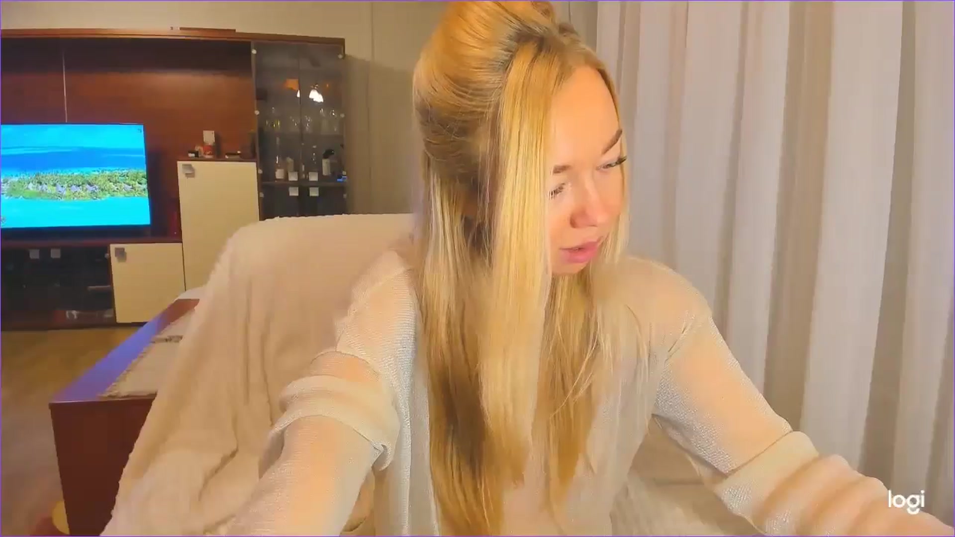 Gallery image thumbnail from FlamingoDream's myfreecams stream on, 11/21/2024, 23:45 image 10 of 20
