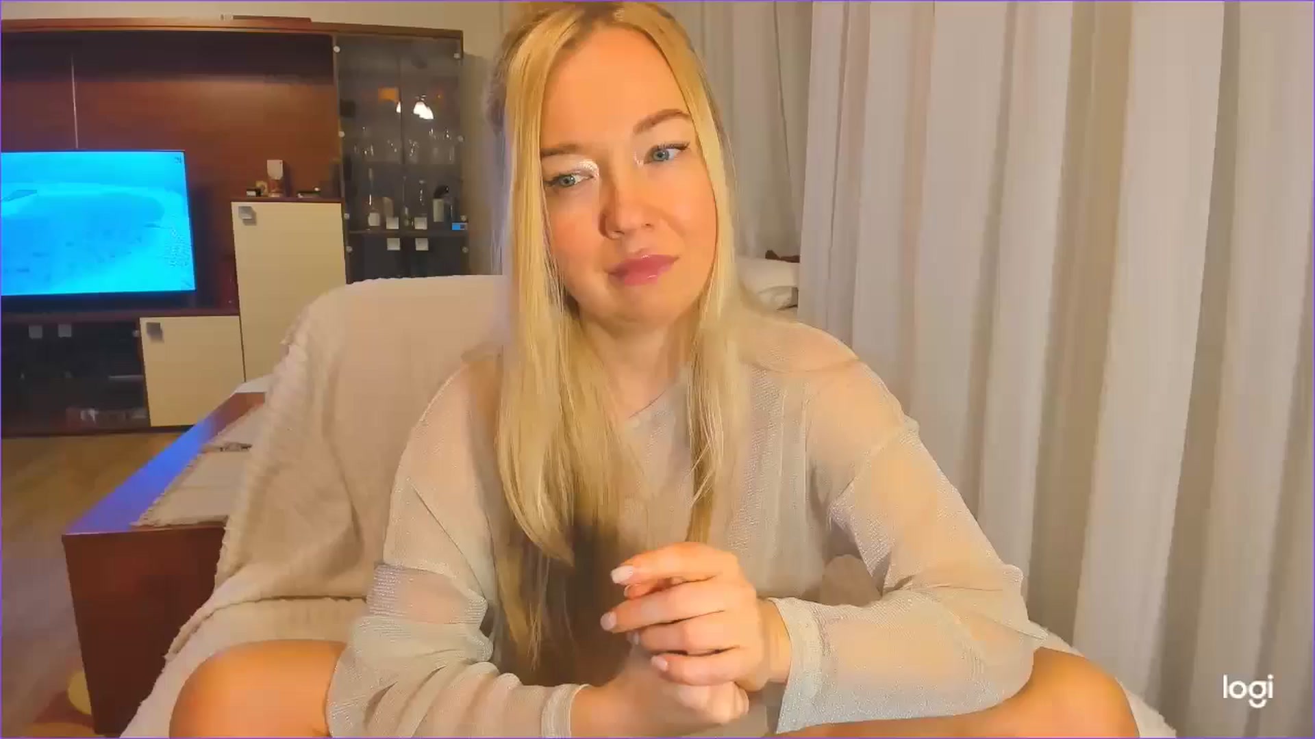 Gallery image thumbnail from FlamingoDream's myfreecams stream on, 11/22/2024, 01:25 image 16 of 20