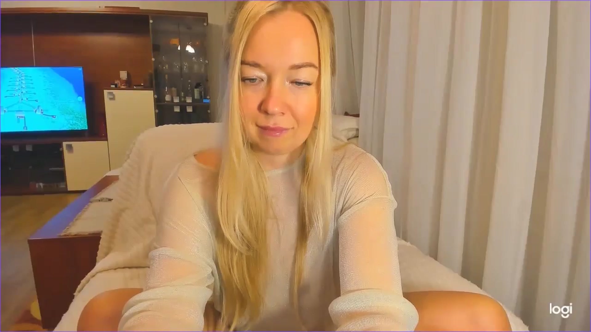 Gallery image thumbnail from FlamingoDream's myfreecams stream on, 11/22/2024, 01:25 image 15 of 20
