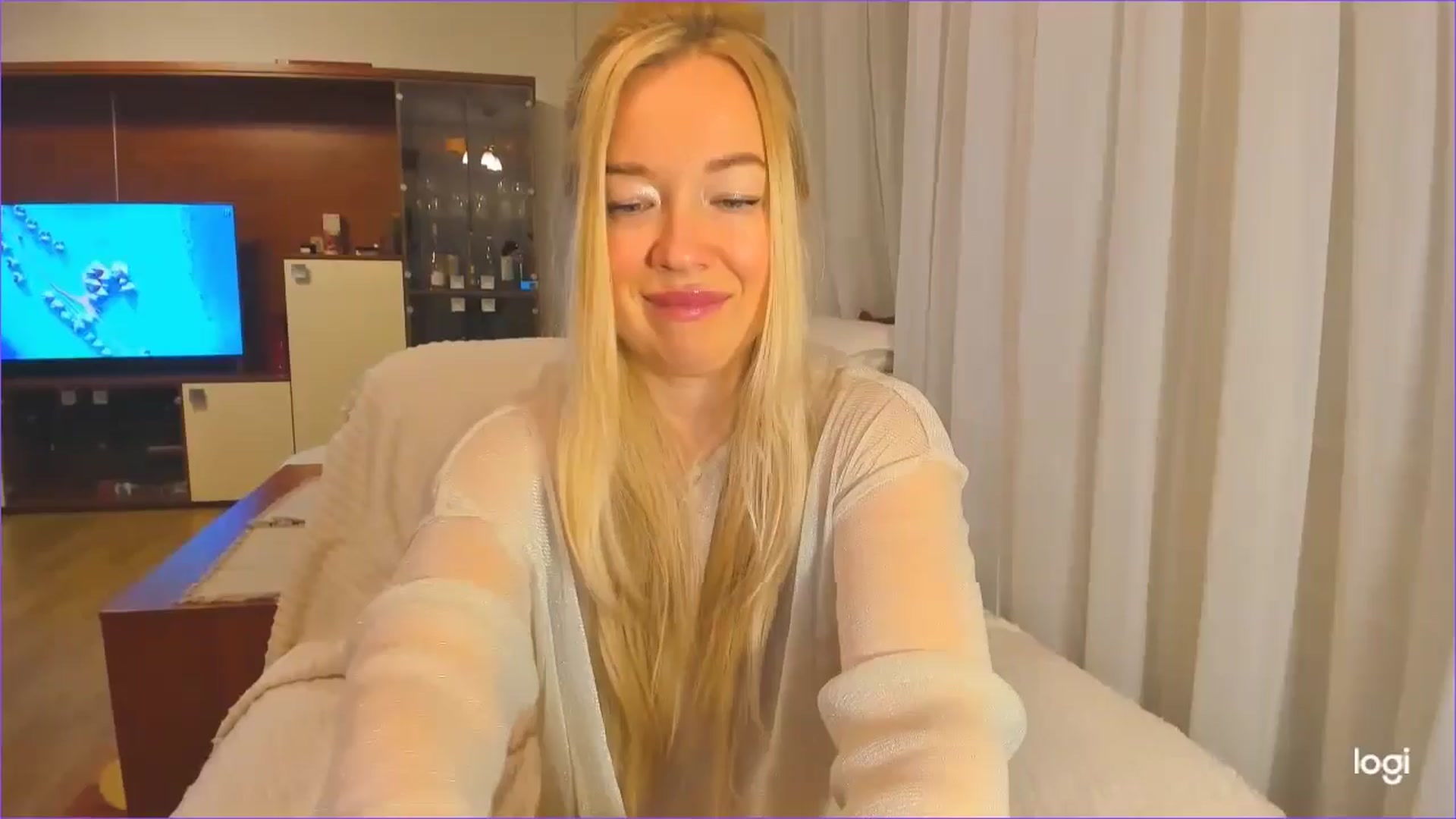 Gallery image thumbnail from FlamingoDream's myfreecams stream on, 11/22/2024, 01:25 image 11 of 20
