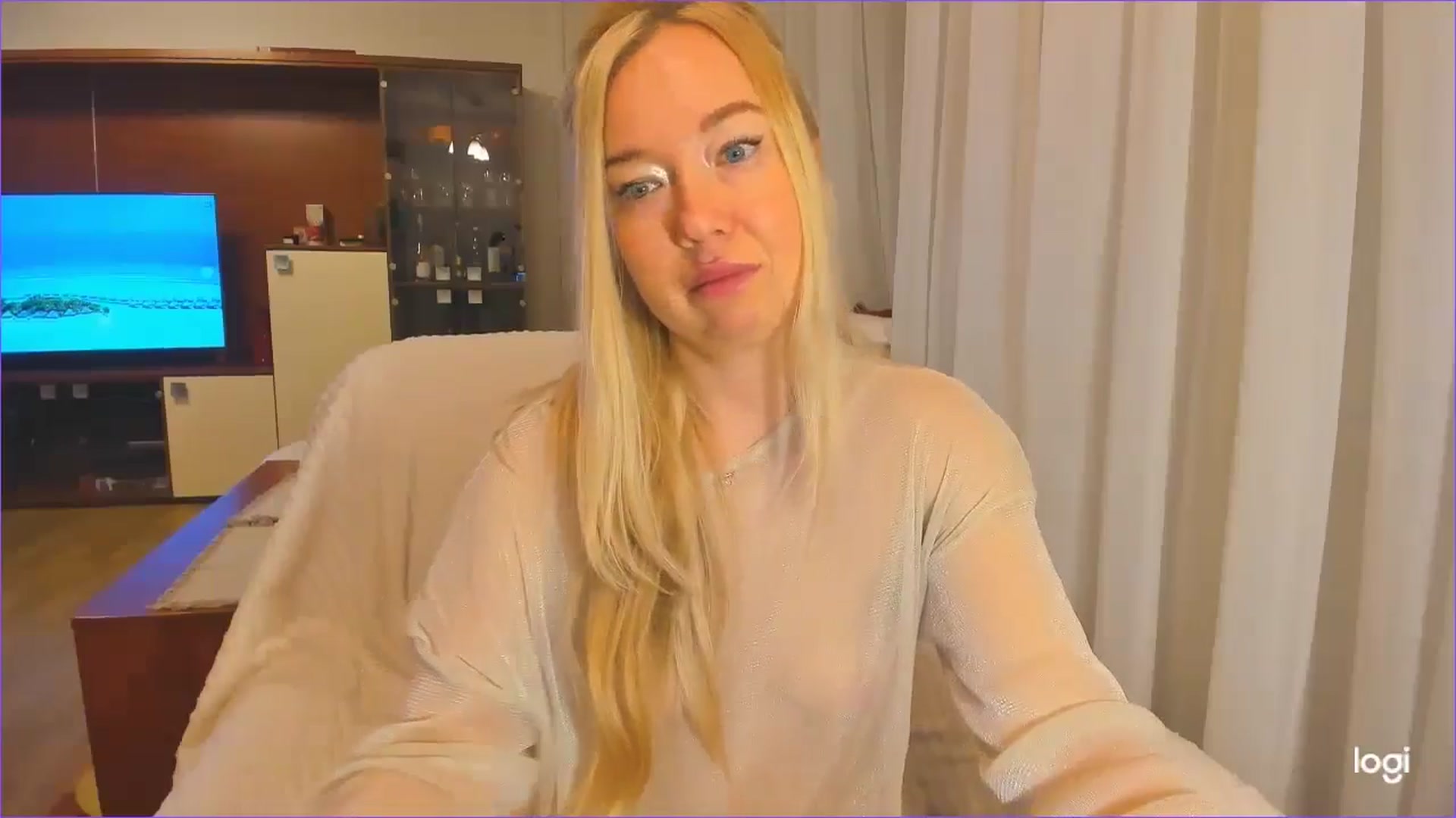 Gallery image thumbnail from FlamingoDream's myfreecams stream on, 11/22/2024, 01:25 image 2 of 20