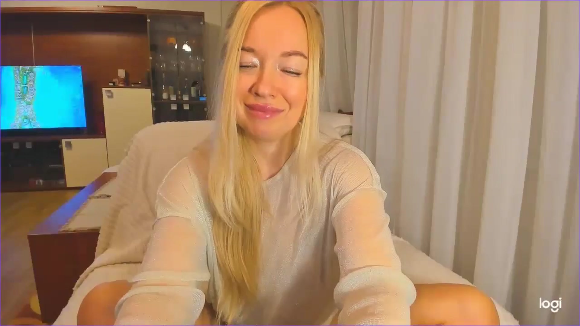Gallery image thumbnail from FlamingoDream's myfreecams stream on, 11/22/2024, 01:25 image 17 of 20