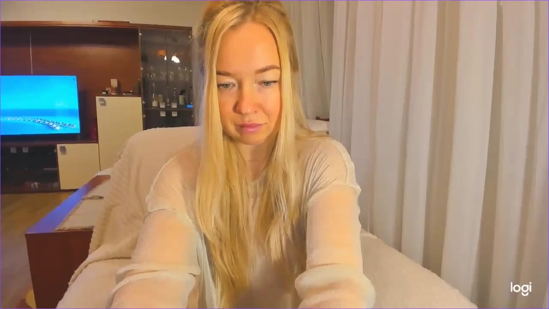 Gallery image thumbnail from FlamingoDream's myfreecams stream on, 11/22/2024, 01:25 image 13 of 20