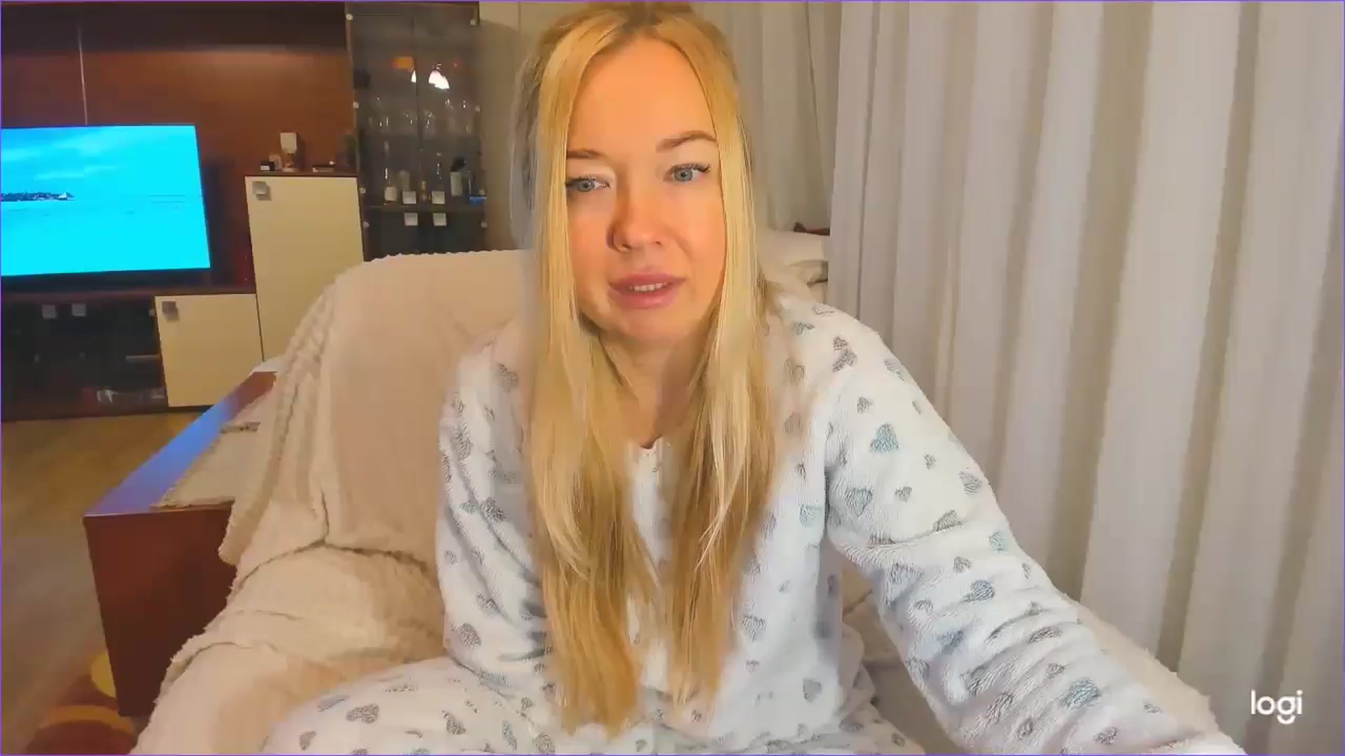 Gallery image thumbnail from FlamingoDream's myfreecams stream on, 11/22/2024, 03:58 image 13 of 20
