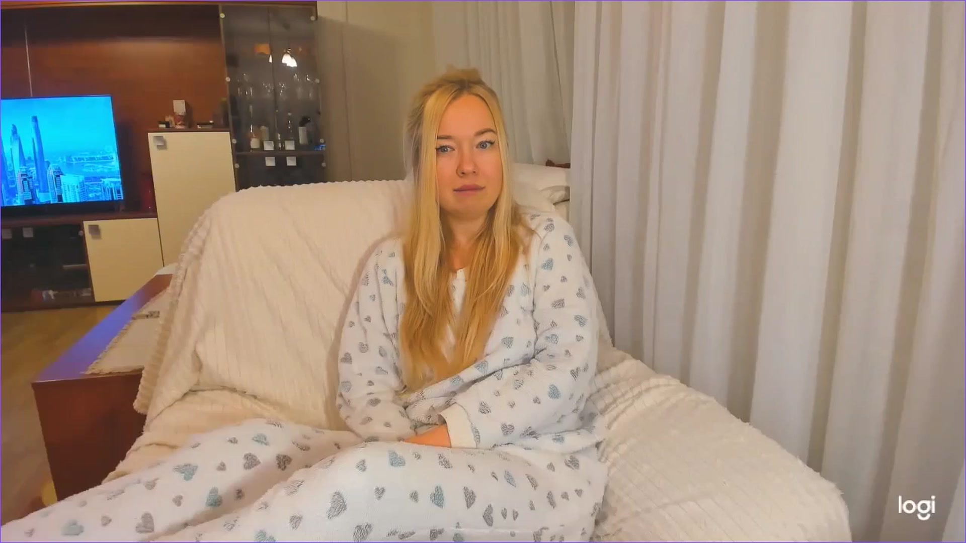 Gallery image thumbnail from FlamingoDream's myfreecams stream on, 11/22/2024, 03:58 image 9 of 20