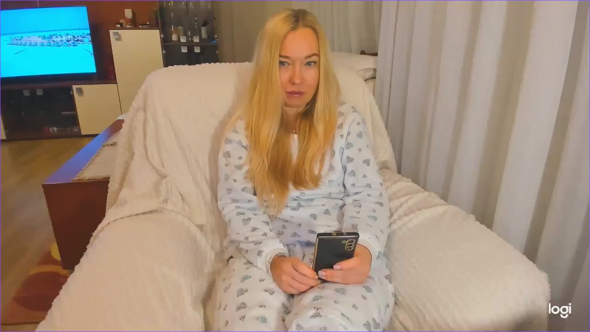 Gallery image thumbnail from FlamingoDream's myfreecams stream on, 11/22/2024, 03:58 image 20 of 20