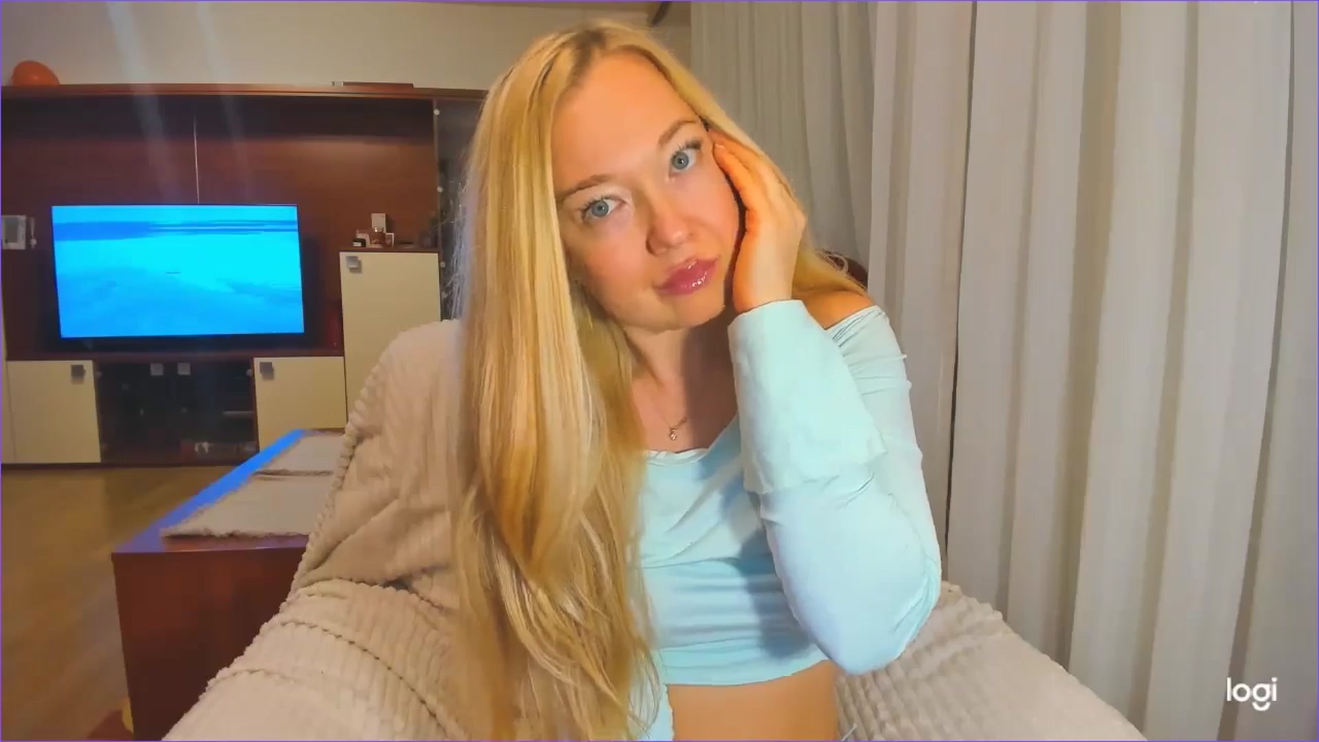 Gallery image thumbnail from FlamingoDream's myfreecams stream on, 11/25/2024, 22:20 image 16 of 20