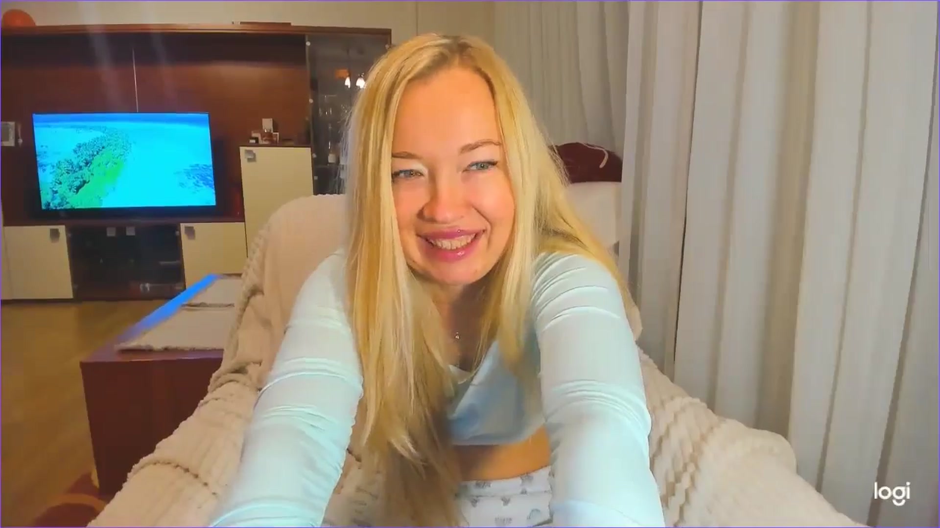 Gallery image thumbnail from FlamingoDream's myfreecams stream on, 11/25/2024, 22:49 image 14 of 20